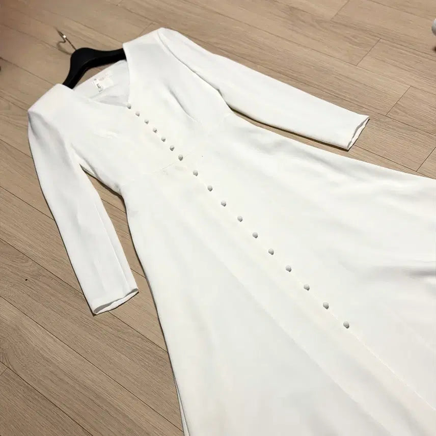 [BUNJANG] S&J V-Neck Flare Long Dress White / 수앤준 브이넥 플레어 롱원피스 화이트 셀프웨딩촬영 2부드레스 피로연 파티 돌잔치