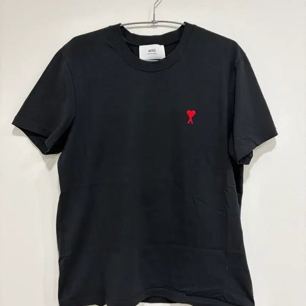 [BUNJANG] AMI Small Heart Logo Short Sleeve T-Shirt (Black, M) / 아미 스몰 하트 로고 반소매 티셔츠(블랙,M)