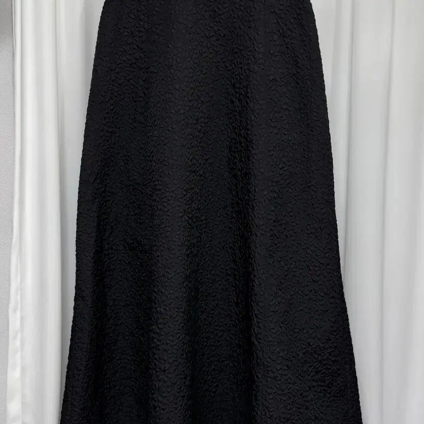 [BUNJANG] Misty Woman Jacquard Flare Long Skirt Black / [새상품] 미스티 우먼 자가드 플레어 롱스커트 블랙