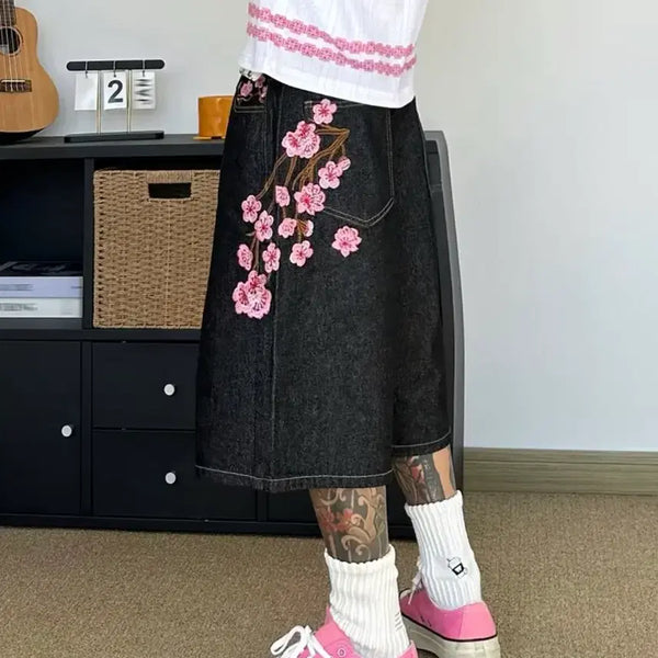 [BUNJANG] Black Cherry Blossom Embroidery Bermuda Shorts / 버뮤다팬츠 벚꽃 자수 블랙