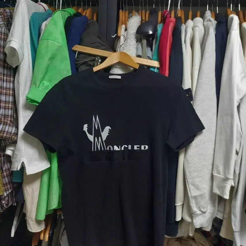[BUNJANG] Moncler Black Taping Lettering T-shirt Size S / 몽클레어 반팔티 블랙 테이핑 레터링 s 큐알정품완료