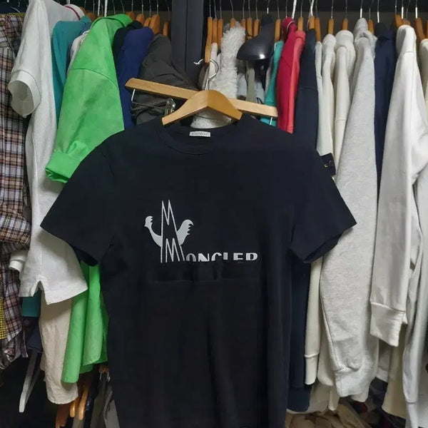 [BUNJANG] Moncler Black Taping Lettering T-shirt Size S / 몽클레어 반팔티 블랙 테이핑 레터링 s 큐알정품완료