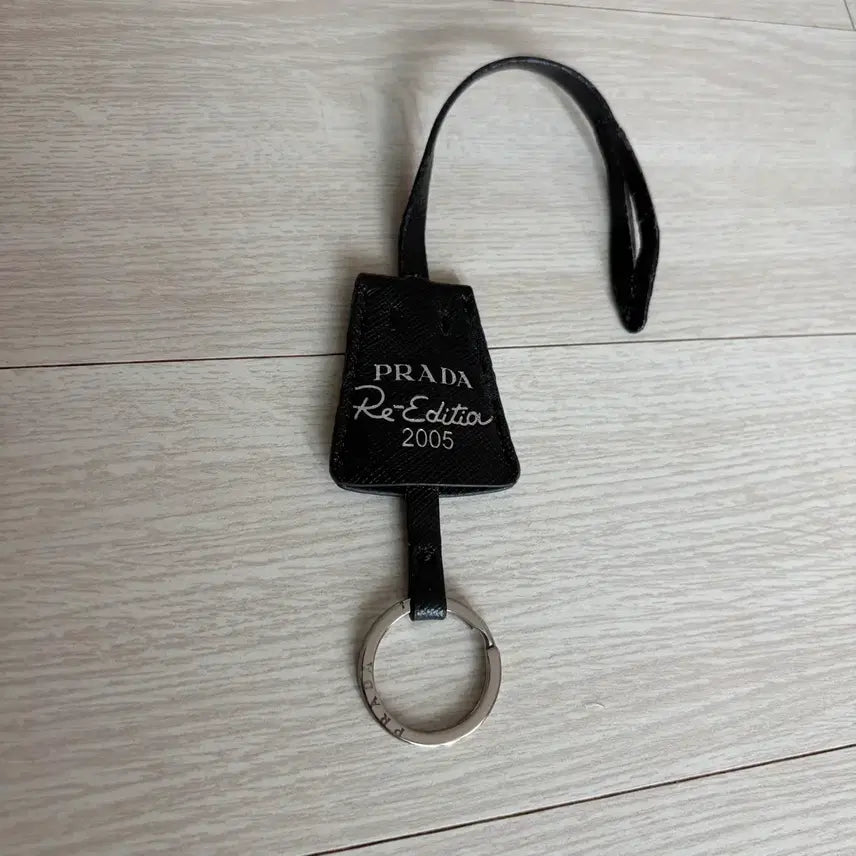 [BUNJANG] Prada Re-Edition 2005 Keychain / 프라다 Re-Edition 2005 키링