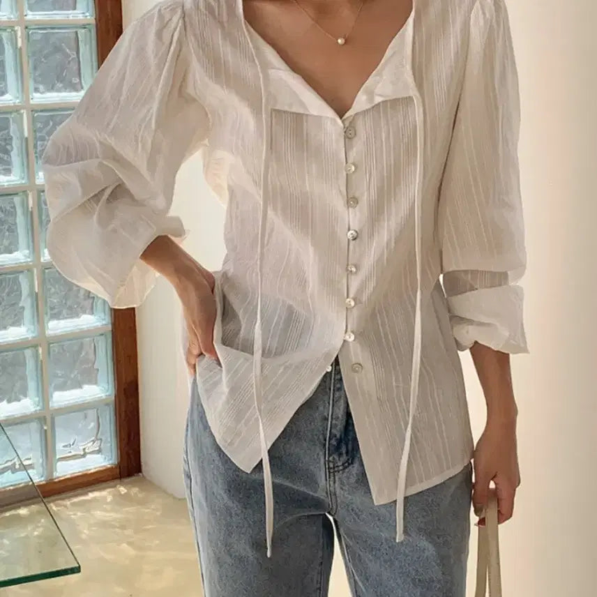 [BUNJANG] Real Coco Haein Mother of Pearl Button Blouse / 리얼코코 헤인 자개 단추 블라우스