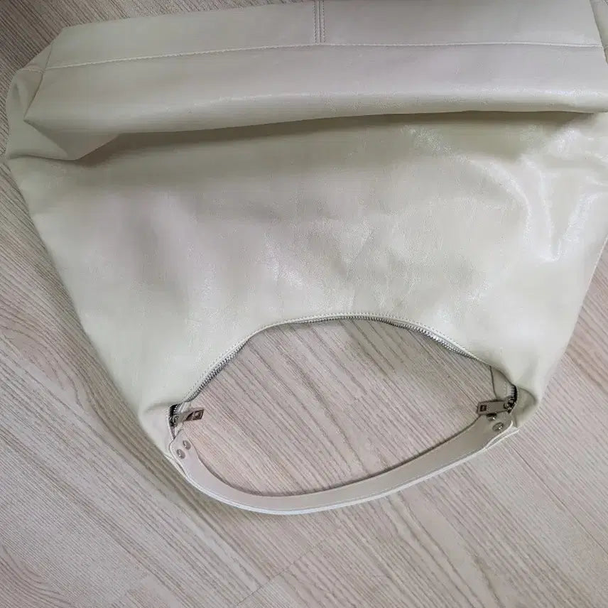 [BUNJANG] Gocce Flare Hobo Bag (Large) Ivory / 고세핸드백 플레어 호보백(라지) 아이보리