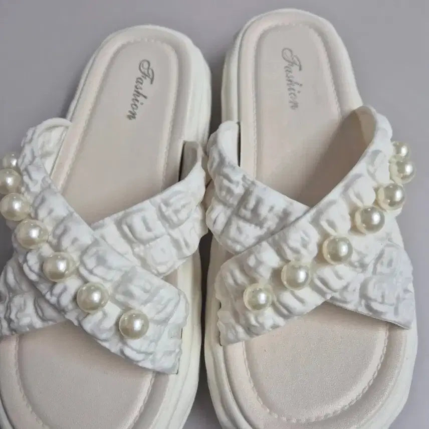 [BUNJANG] Pearl Embellished Women's Slippers / 여성 진주 슬리퍼