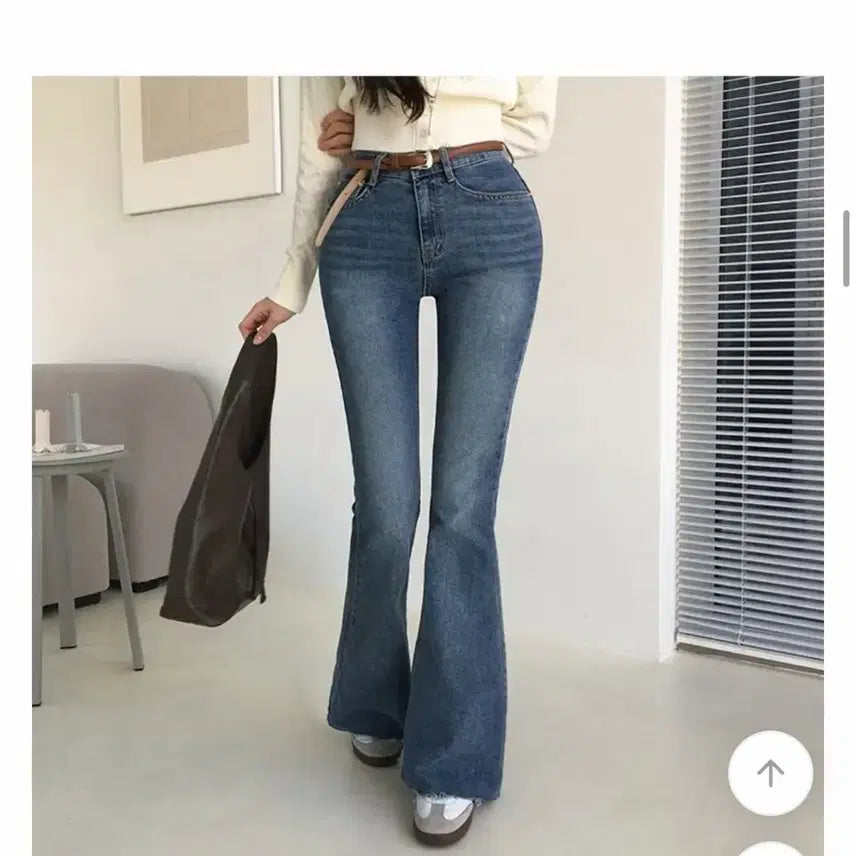 [BUNJANG] Avely Light Blue Skinny Bootcut Jeans (Size M) / 에이블리 연청 스키니 부츠컷