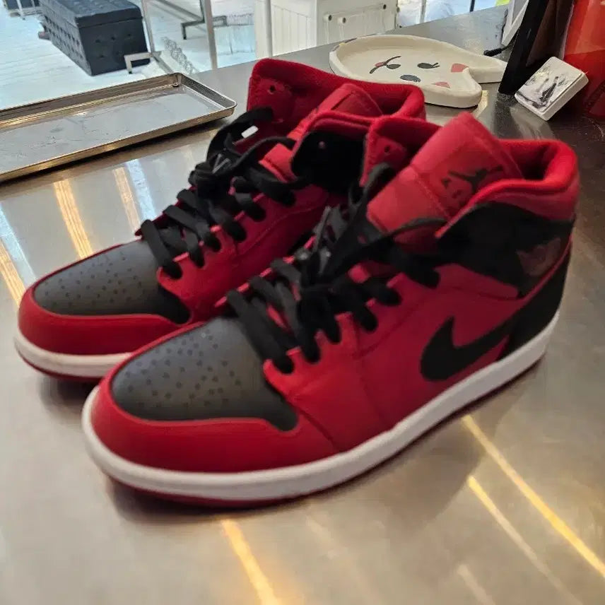 [BUNJANG] Air Jordan 1 Mid 'Red Black' Sneakers / 조던1 미드 빨검 12번