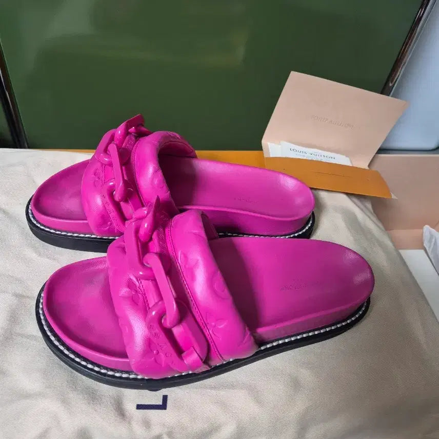 [BUNJANG] Louis Vuitton Slippers / [37.240]루이비통 슬리퍼. 압구정갤러리아구매