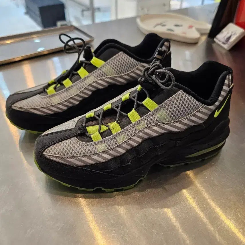 [BUNJANG] Nike Air Max 95 Neon Sneakers Size 240 / 나이키 에어맥스 95 형광색 스니커즈 15번