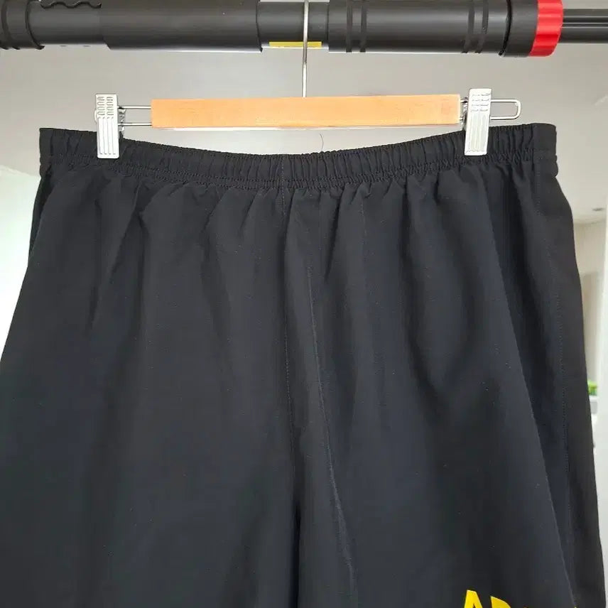 [BUNJANG] US Military PT Shorts L (34-35 inch) Black Yellow Logo / 미군PT 반바지 L(34~35)
