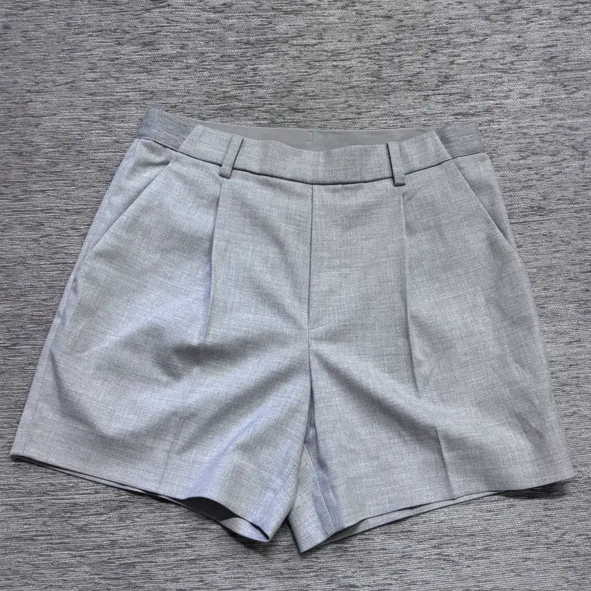 [BUNJANG] Uniqlo Tailored Pin Tuck Shorts - Women's Size M / 유니클로 테일러드 핀턱 숏팬츠 여자 반바지 M