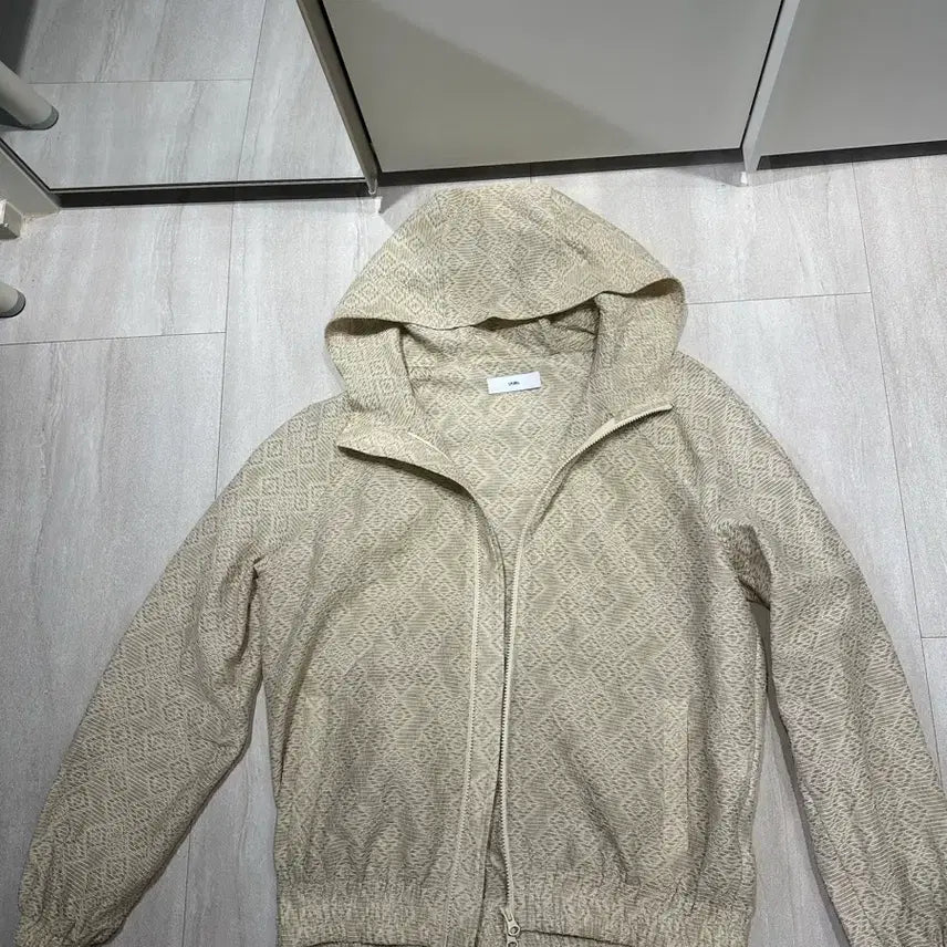 [BUNJANG] Lisel Service Hoodie Zip-up / 리젤서비스 하이브 후디드 집업