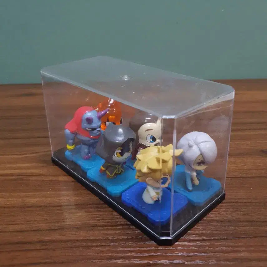 [BUNJANG] Character Figure with Acrylic Case Set / 피규어 + 아크릴 케이스 모두