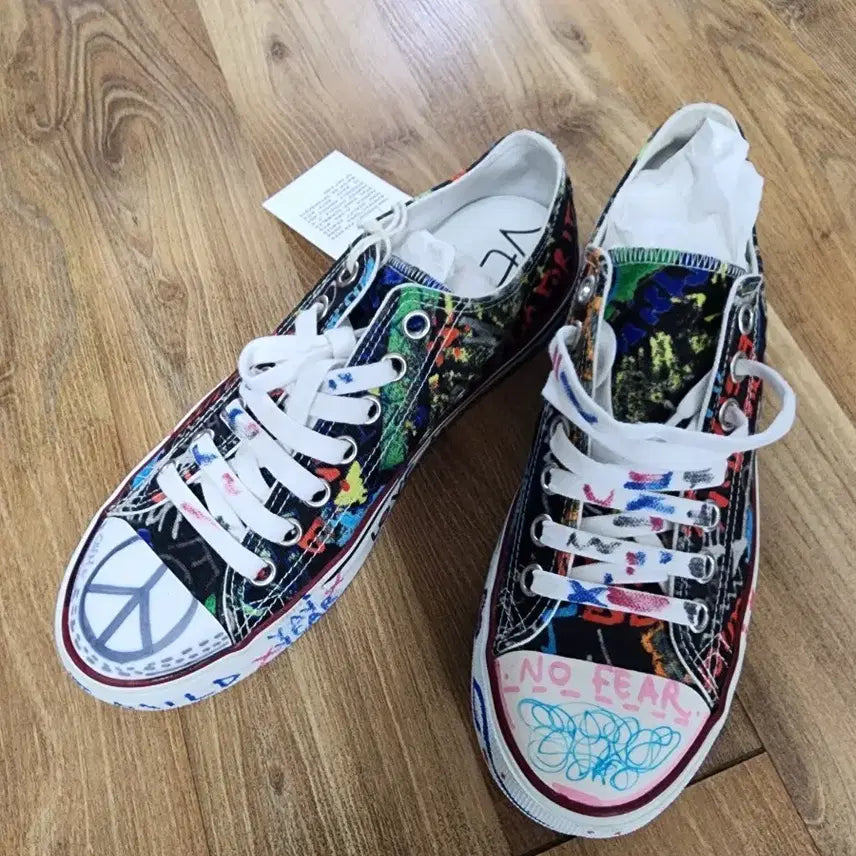 [BUNJANG] VETEMENTS Graffiti Canvas Sneakers / 베트멍 그래피티 컨버스 38