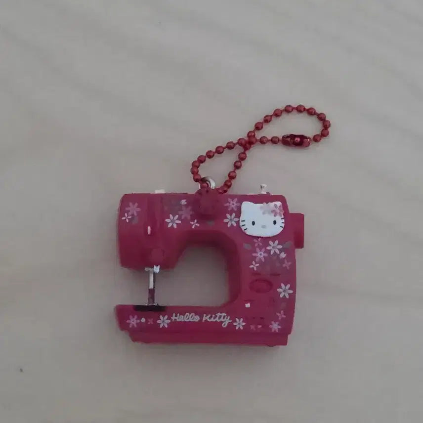 [BUNJANG] Hello Kitty Sewing Machine Keychain / 헬로키티 재봉틀 키링