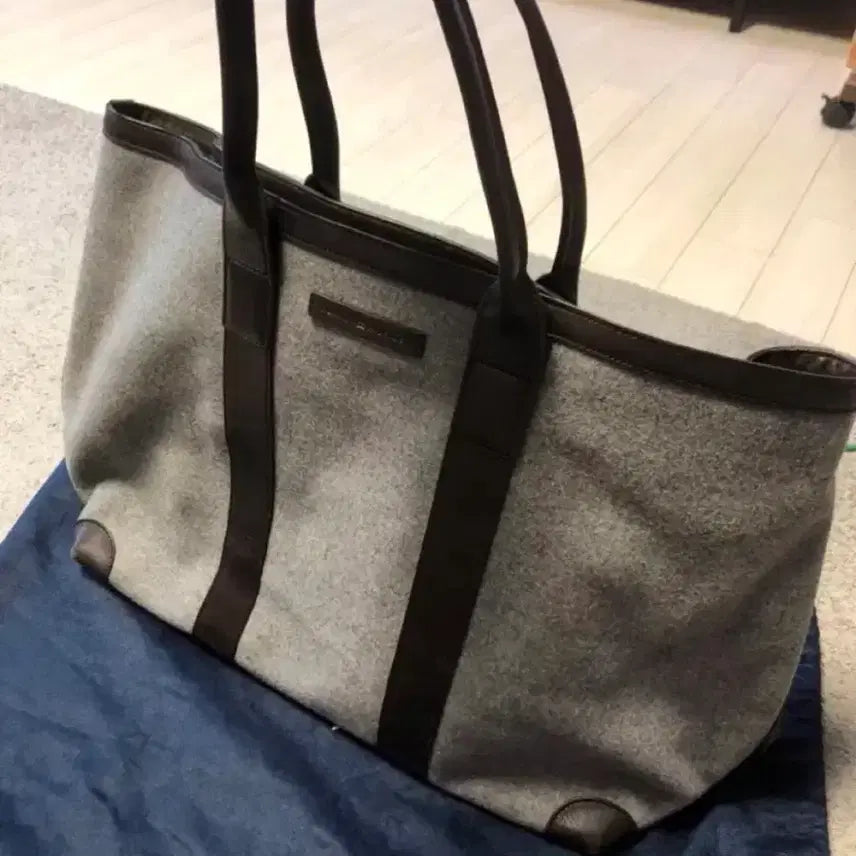 [BUNJANG] Tommy Hilfiger Men's Tote Bag Shoulder Bag Travel Bag Unused / 타미힐피거 남성 토트백 숄더백 여행가방 미사용