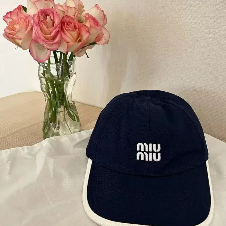 [BUNJANG] Miu Miu Embroidered Logo Baseball Cap / MM 자수 로고 야구모자 / 남녀 공용 / 네이비
