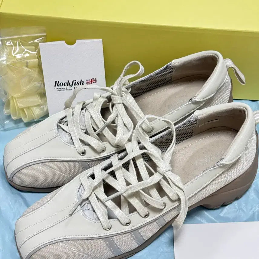[BUNJANG] Rockfish Weatherwear Bliss Platform Lace-Up Sneakers Beige / 245 락피쉬웨더웨어 블리스 힐 레이스업 스니커즈 베이지 아일릿 신발