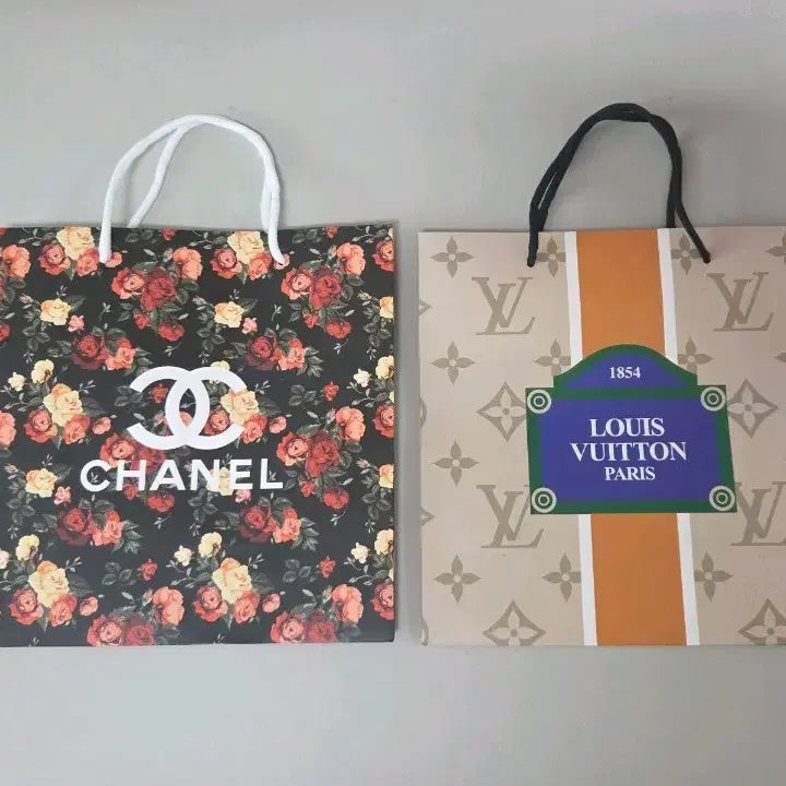 [BUNJANG] Chanel Flower Pattern Shopping Bag & Louis Vuitton Monogram Shopping Bag / 샤넬 플라워 패턴 쇼핑백 / 루이비통 모노그램 쇼핑백 새상품