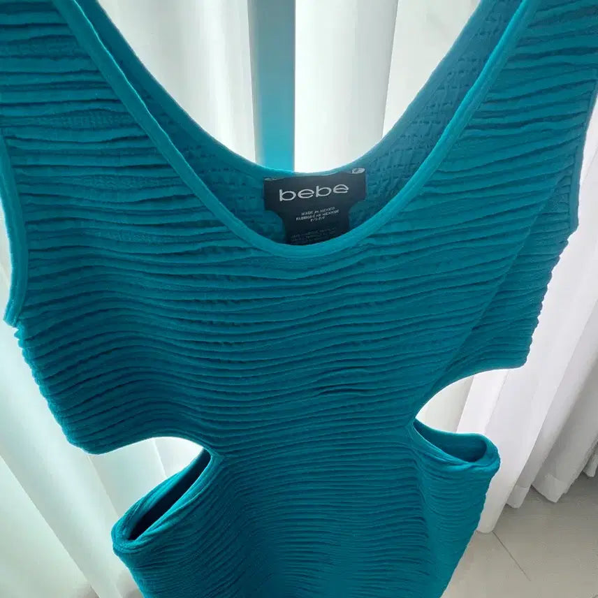 [BUNJANG] bebe Aqua Cut-Out Bodycon Mini Dress / [bebe]정품 사이드 컷아웃 아쿠아 드레스 | 섹시 바캉스, 휴양지룩