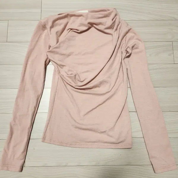 [BUNJANG] Asymmetrical Off-Shoulder T-Shirt (Light Pink) / 언발 오프숄더 연핑크 티 44-55