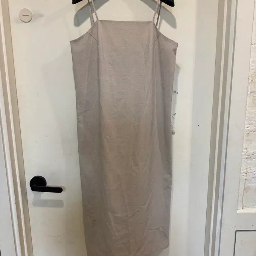 [BUNJANG] The Silhouette Sleeveless Dress / 더실루엣 현sie 슬리브리스 원피스