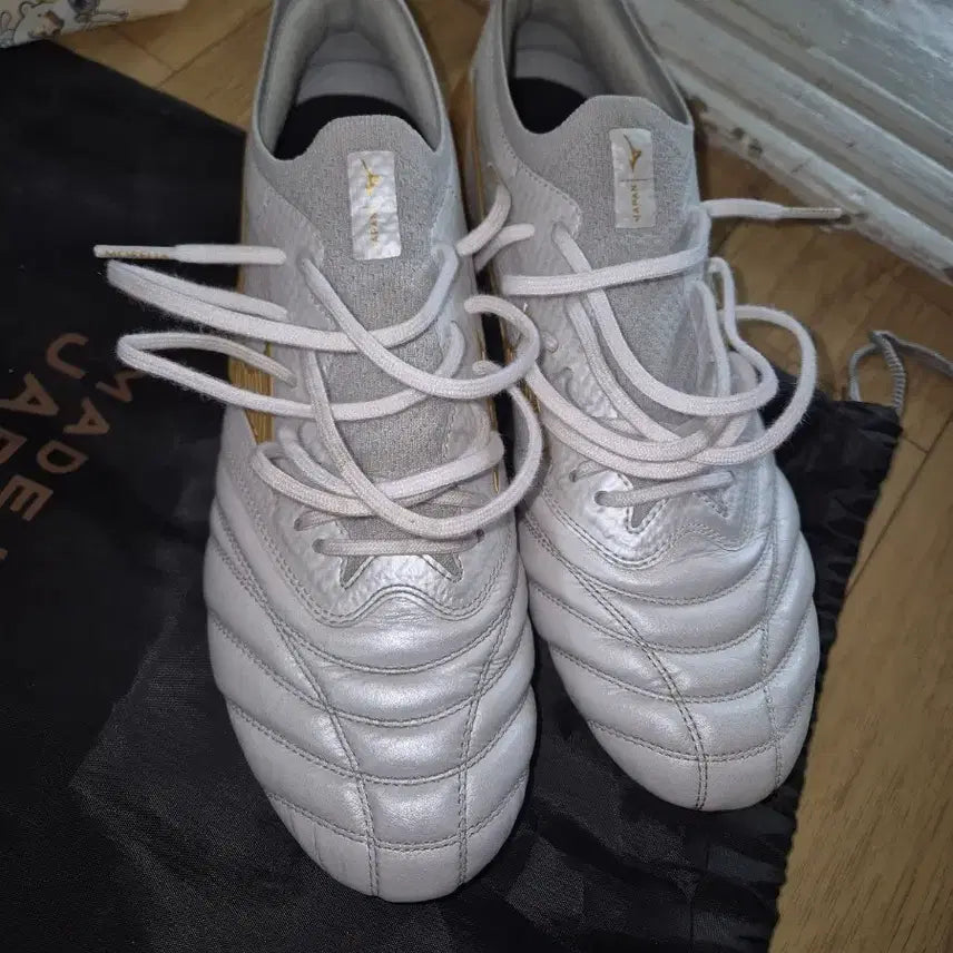 [BUNJANG] Mizuno Morelia Neo Japan FG Soccer Cleats White Gold / 미즈노 축구화 모렐리아 네오 재팬 화이트 골드