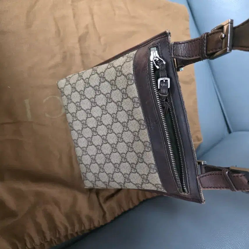 [BUNJANG] Gucci GG Supreme Canvas Crossbody Bag Brown / 구찌 GG 수프림 캔버스 크로스백 브라운