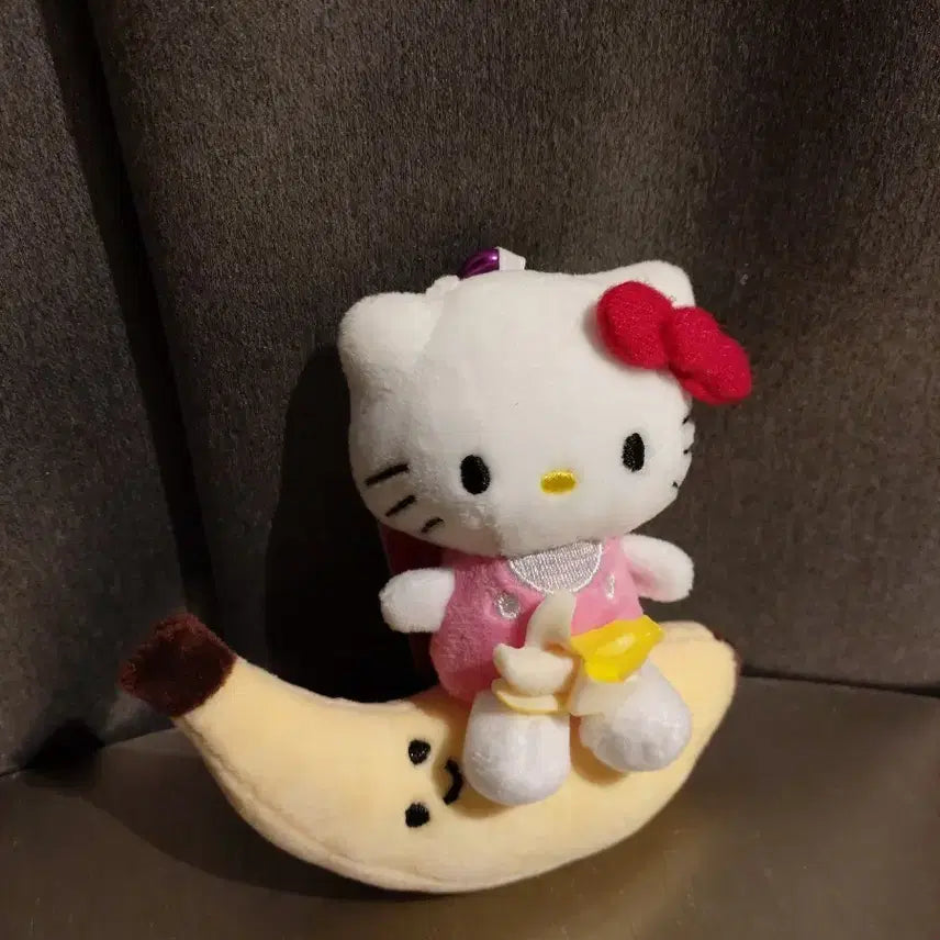 [BUNJANG] Hello Kitty Banana Plush Keychain / (새상품)헬로키티 바나나 인형 키링