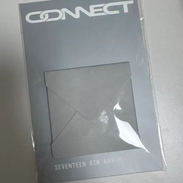 [BUNJANG] SEVENTEEN 8th Anniversary Mingyu Earrings (Photocard Included) / 세븐틴 8주년 김민규 귀걸이 (포카포함)