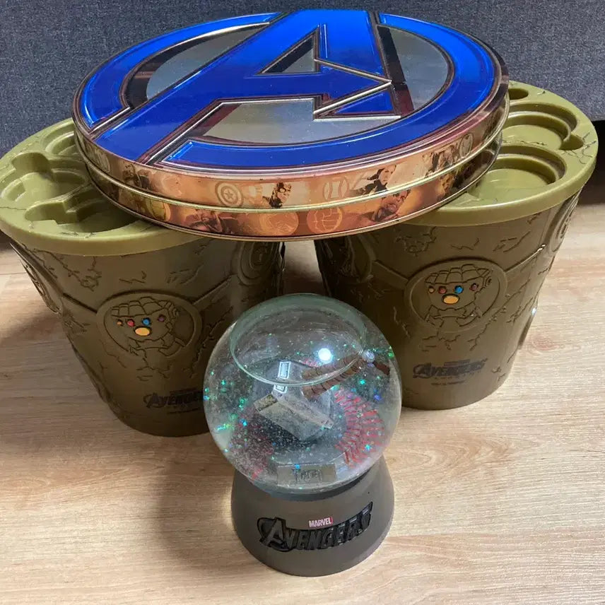 [BUNJANG] Megabox Avengers Endgame Limited Edition Goods Set with Thor Mjolnir Snow Globe / [한정판] 메가박스 어벤져스 엔드게임 굿즈 세트 / 스노우볼 포함