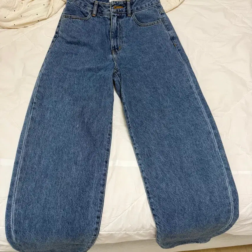 [BUNJANG] Amomento Curved Jeans / 아모멘토 커브드 진