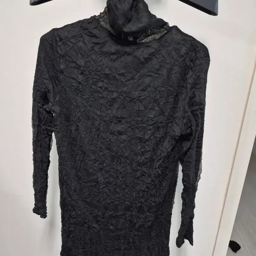 [BUNJANG] Women's Black Shirring Turtleneck Long-Sleeve Top / 여성블랙 셔링 폴라