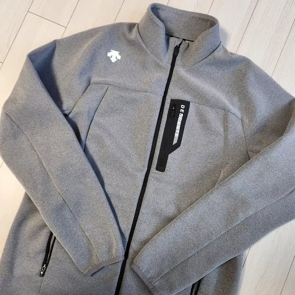 [BUNJANG] Descente UQB Standard Fleece Training Zip-up Jacket / 새상품급) 데상트 UQB 남녀공용 스탠다드 플리스 트레이닝 집업 자켓 S