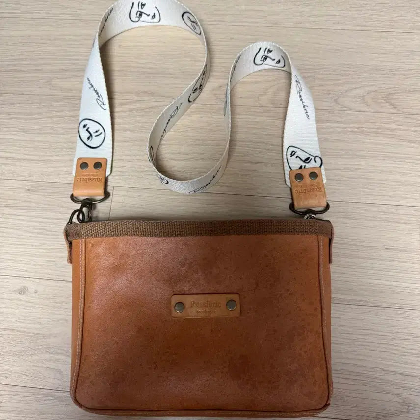 [BUNJANG] Vintage Leather Crossbody Bag / 빈티지 가죽 크로스백