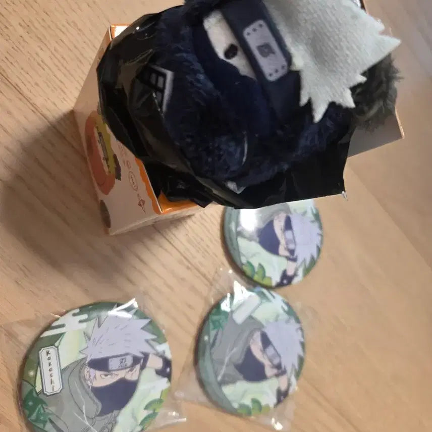 [BUNJANG] Naruto Kakashi Tapinui & Badge Set / 나루토 카카시 타피누이 & 뱃지 세트
