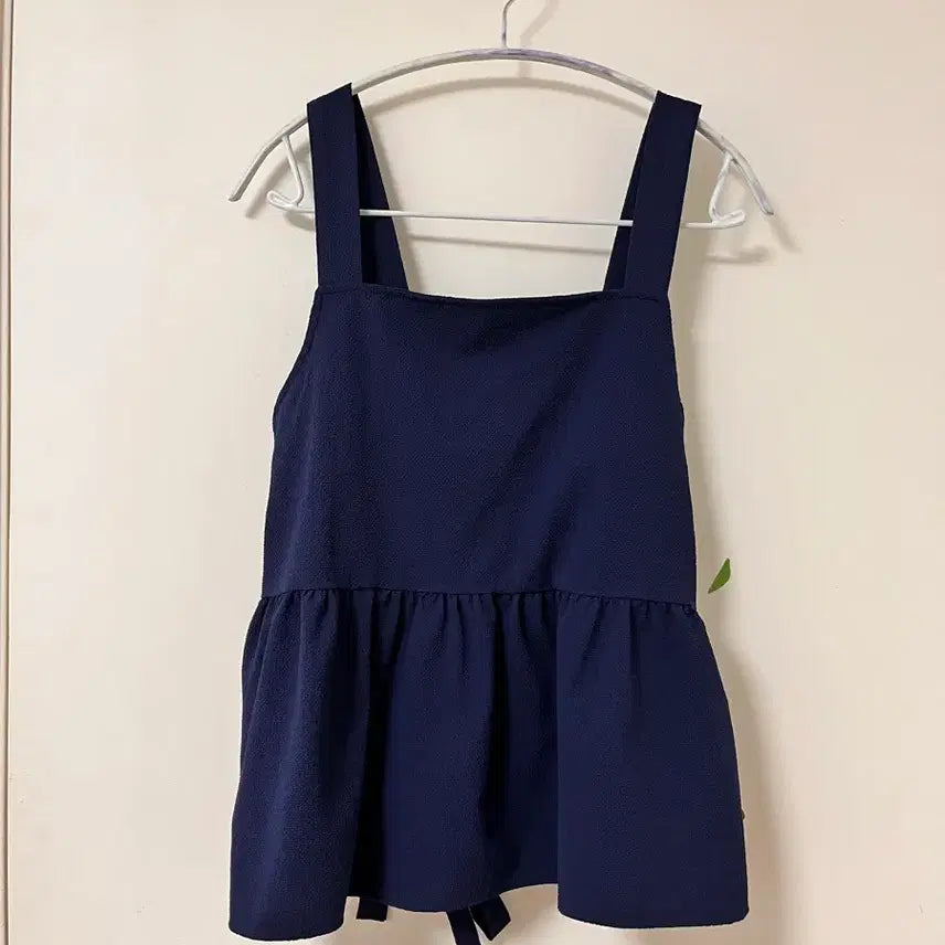 [BUNJANG] Navy Square Neck Frill Camisole / 백화점)네이비 스퀘어넥 프릴 끈나시