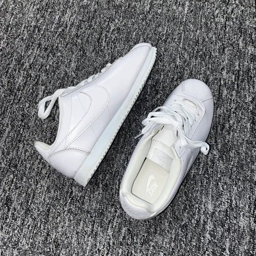 [BUNJANG] Nike Cortez White Sneakers US 7.5 / 나이키 코르테즈 화이트 스니커즈 245