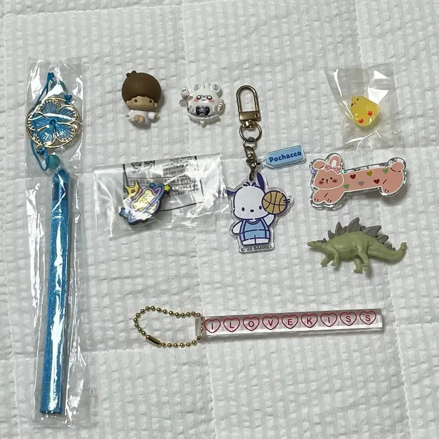 [BUNJANG] Sanrio Pochacco, Kiki & Lala, Dinosaur Figure, Rabbit Hairpin Gachapon Bundle / 산리오 포차코 키링, 키키라라, 공룡 피규어, 토끼 머리핀 가챠