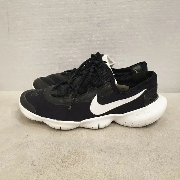 [BUNJANG] Nike Free Run 5.0 Black Sneakers (245) / 나이키 무척 가벼운 프리 런 5.0 블랙 운동화 245
