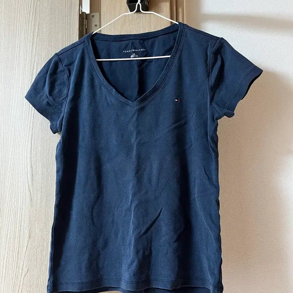 [BUNJANG] Tommy Hilfiger V-Neck T-Shirt Navy / 타미힐피거 반팔 브이넥 네이비
