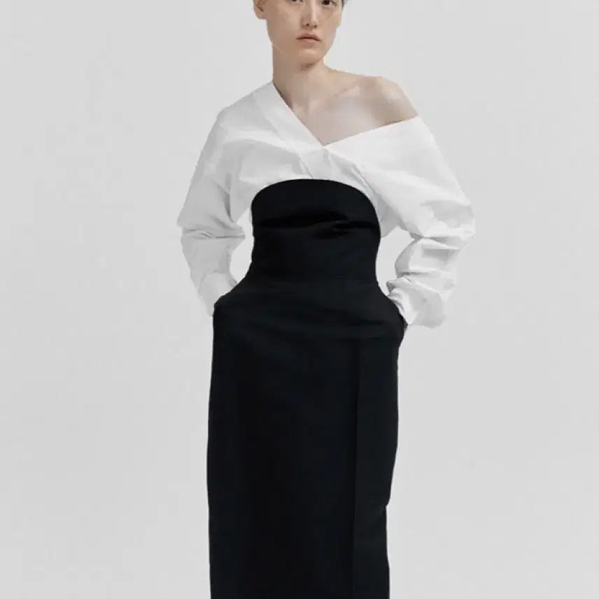 [BUNJANG] RECTO V-Neck Cotton Blend Top Blouse / RECTO 렉토 브이넥 코튼 탑 블라우스