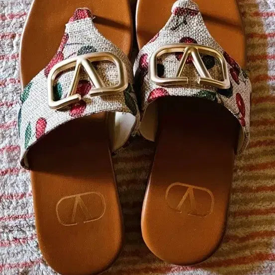 [BUNJANG] Valentino Cherry Pattern Mule Slippers / 체리 슬리퍼