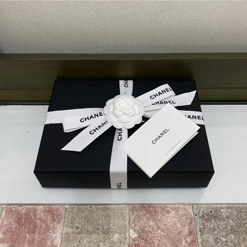 [BUNJANG] Chanel WOC Box Set with Booklet, Ribbon, and Camellia / 샤넬 WOC 박스 + 북렛 + 리본 + 까멜리아