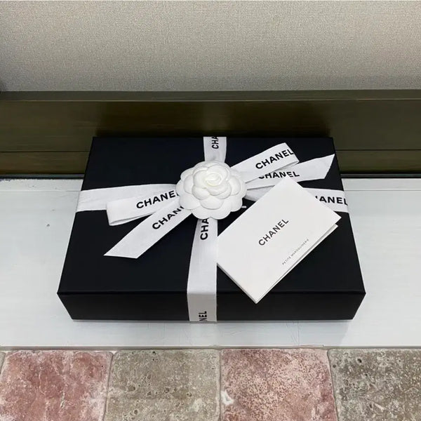 [BUNJANG] Chanel WOC Box Set with Booklet, Ribbon, and Camellia / 샤넬 WOC 박스 + 북렛 + 리본 + 까멜리아