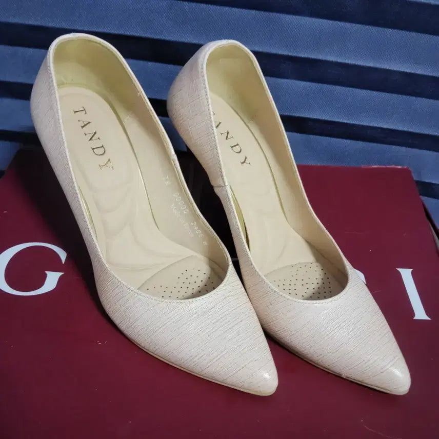 [BUNJANG] Tandy Women's Leather High Heels - Size 240 / 거의 새신발 탠디 텐디 여자 이쁜 구두 가죽 하이힐 240 2번신음