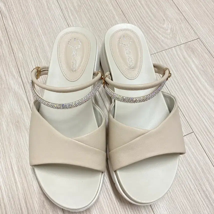 [BUNJANG] Gosee Jewel Strap Sandals / 고세 보석 스트랩 샌들