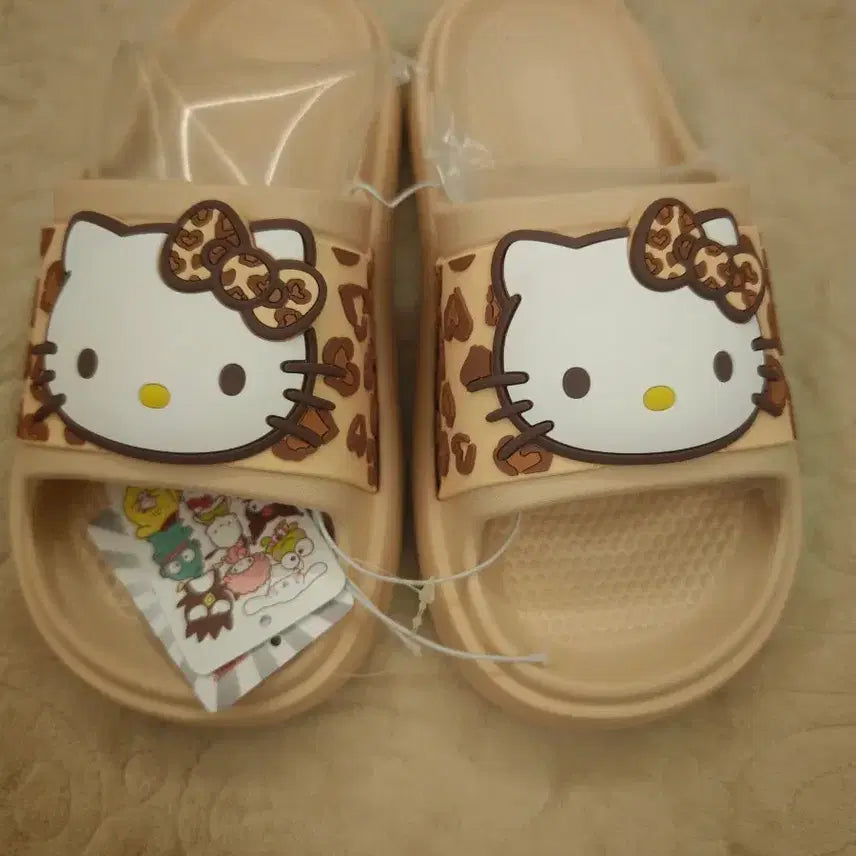 [BUNJANG] Hello Kitty Beige Leopard Slippers / 헬로키티 슬리퍼 베이지 레오파드