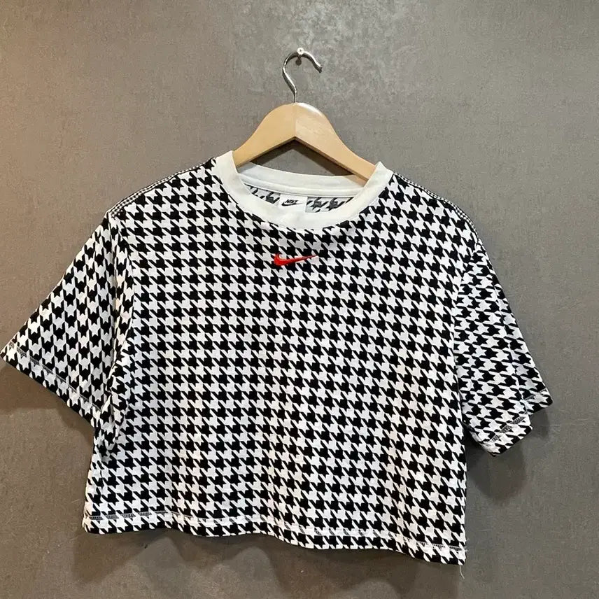 [BUNJANG] Nike Houndstooth Cropped Short Sleeve T-Shirt - Size S / 나이키 하운드투스 크롭 반팔티 S